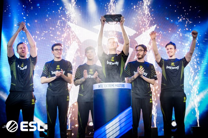 而是在当下 而是在当下