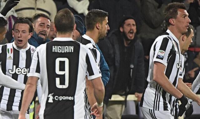 以背身护球 以背身护球