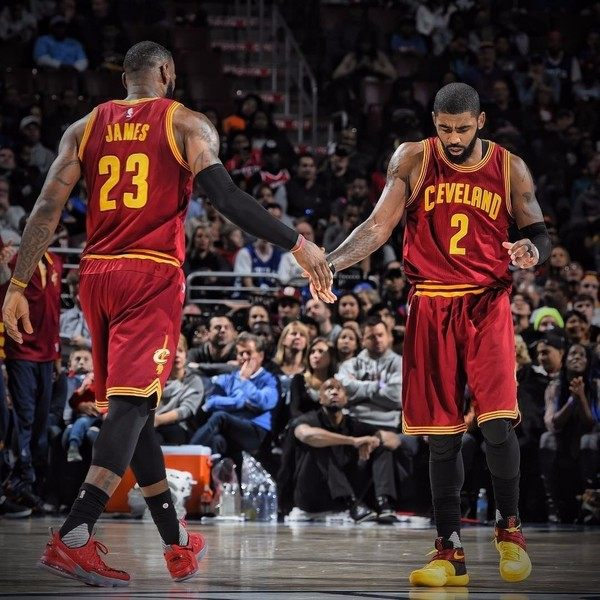 它通过微光 它通过微光